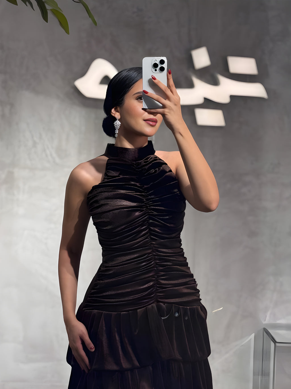 فستان مخملي بدرابيه أمامي وطبقات متدرجة