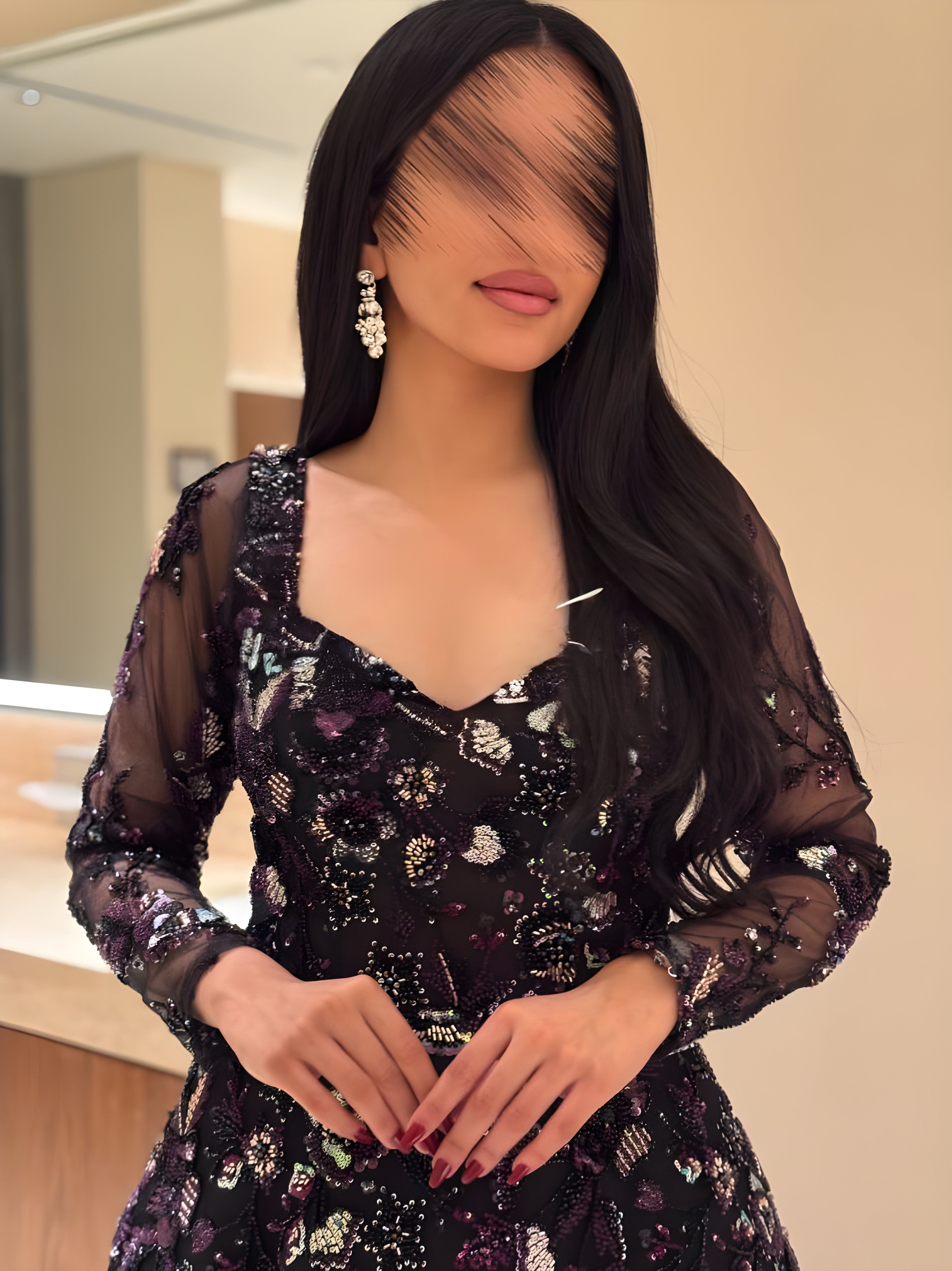 فستان سهره اسود كلوش بنقش وكم طويل