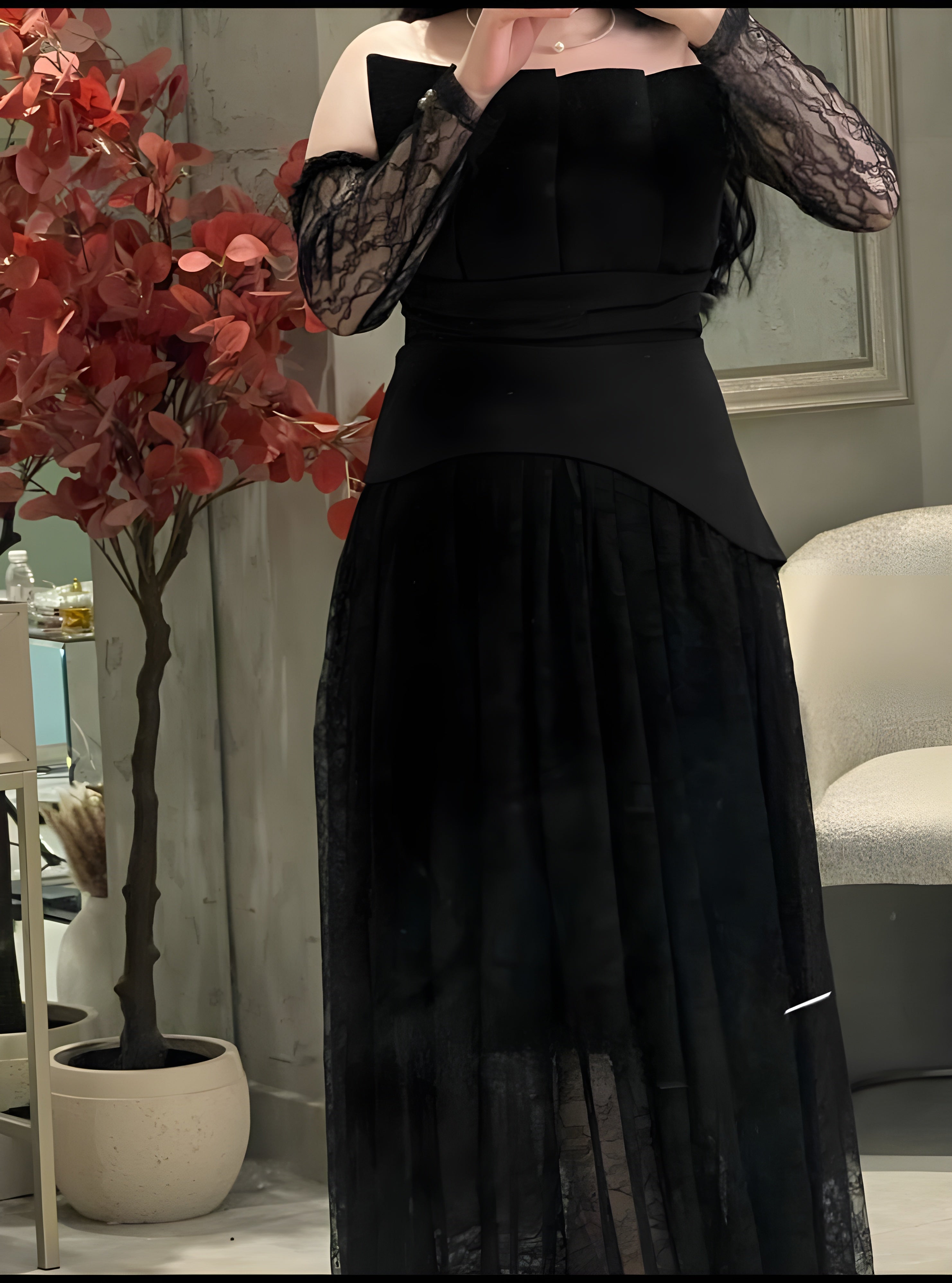 فستان أسود دانتيل بأكمام ساقطة