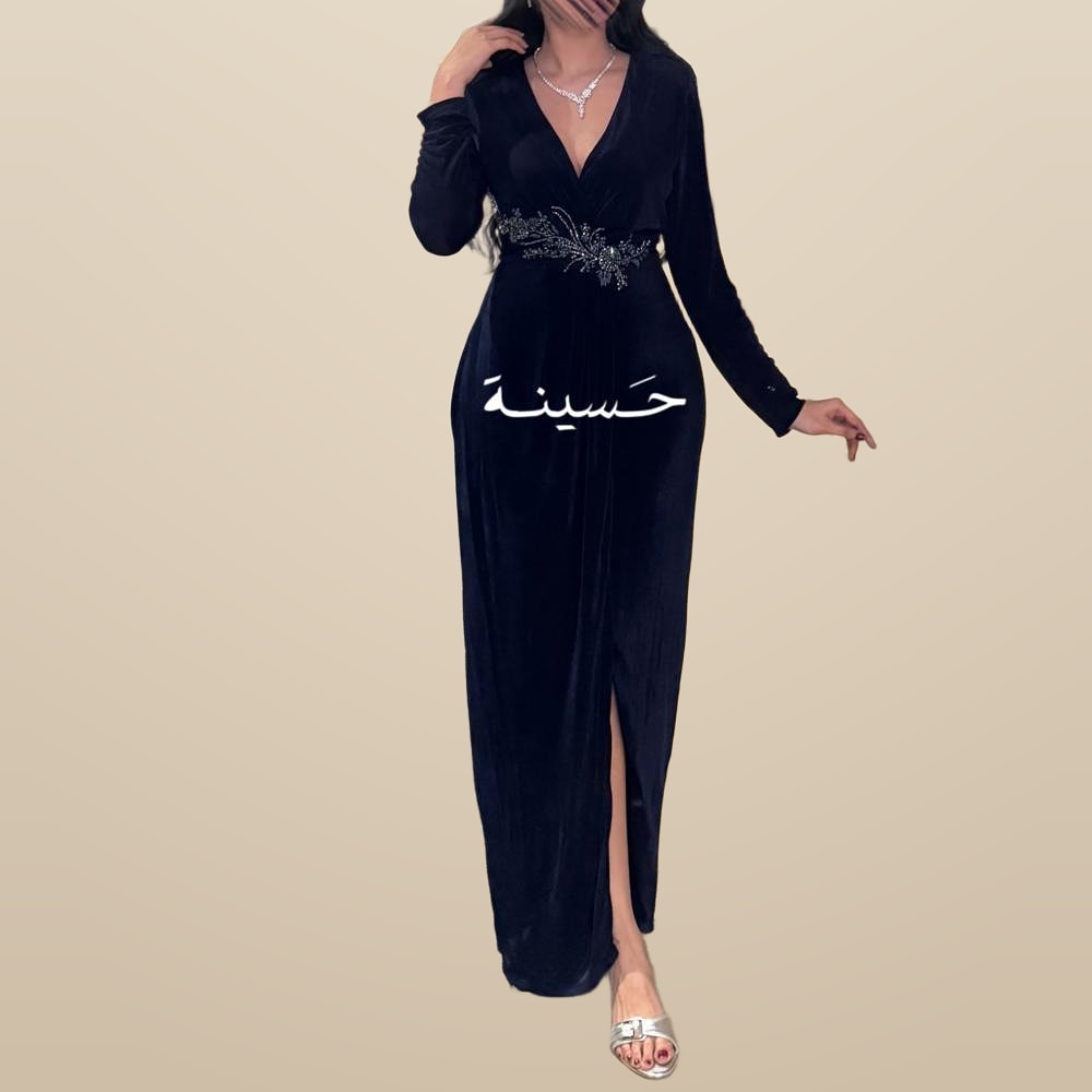 فستان مخمل كحلي بتطريز ناعم
