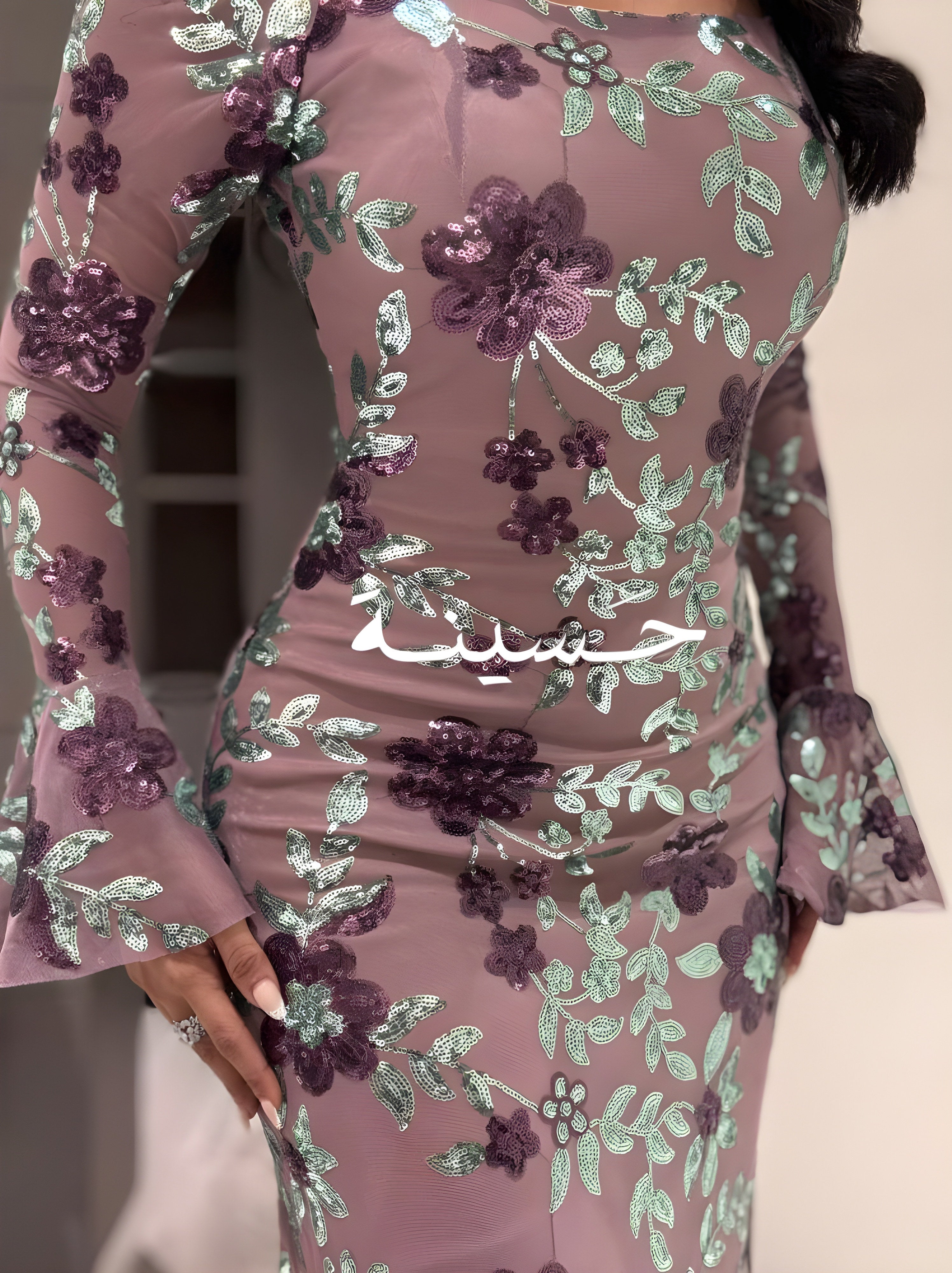 فستان موف مطرّز بأزهار