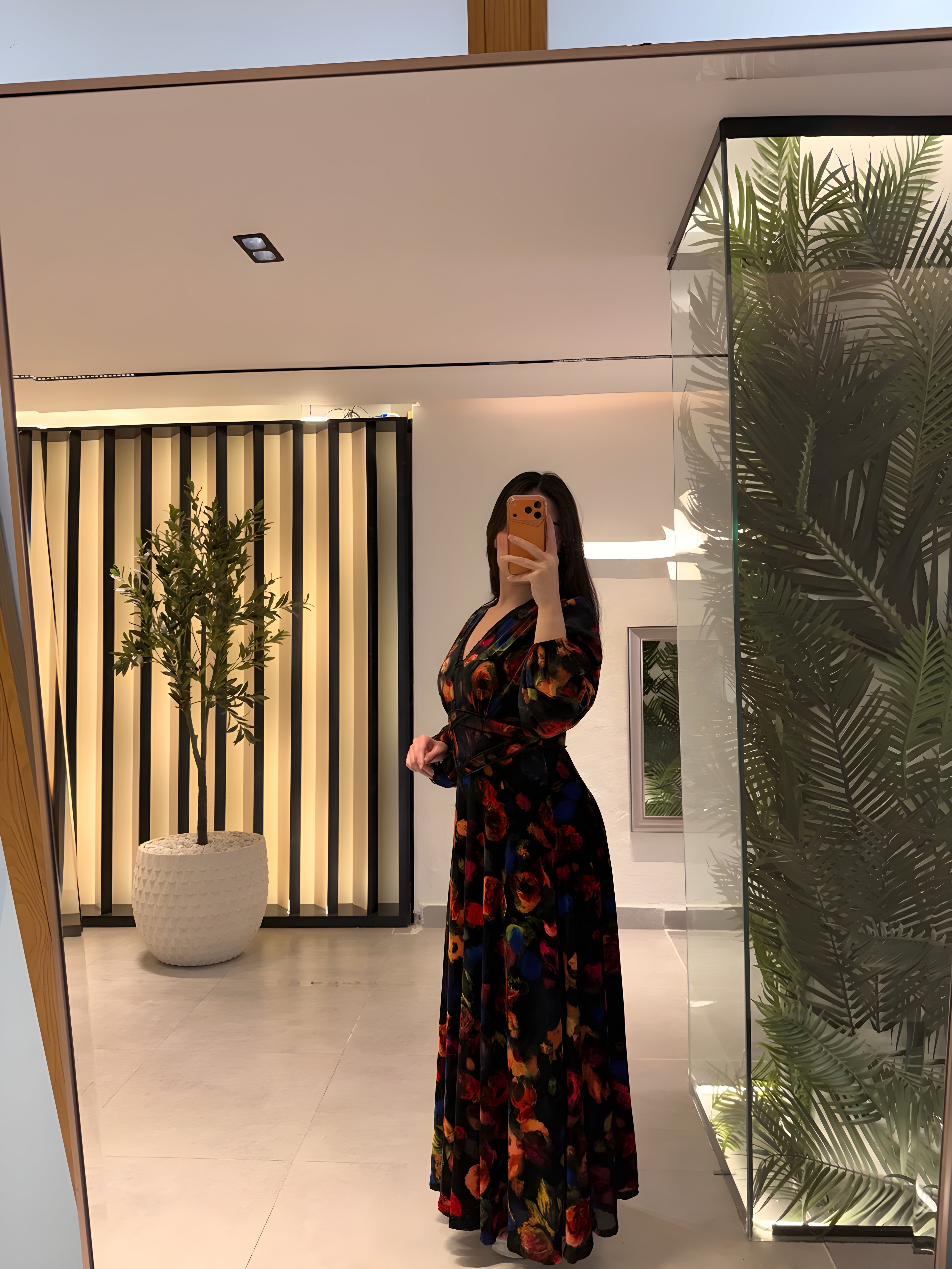 فستان شيفون أسود بنقشة ورود