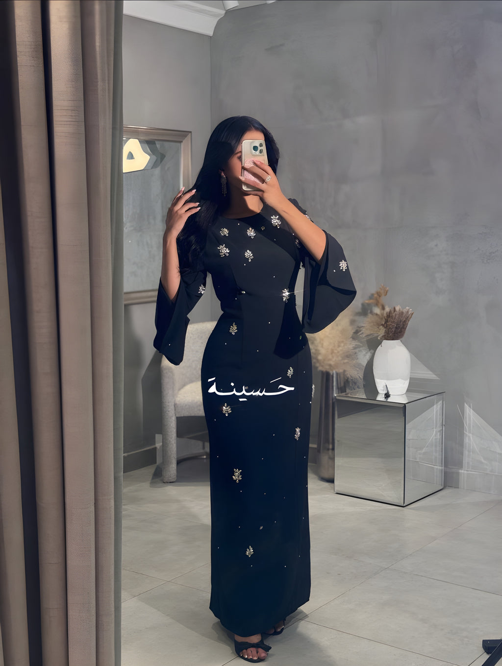 فستان أسود ناعم بالتطريز الفضي