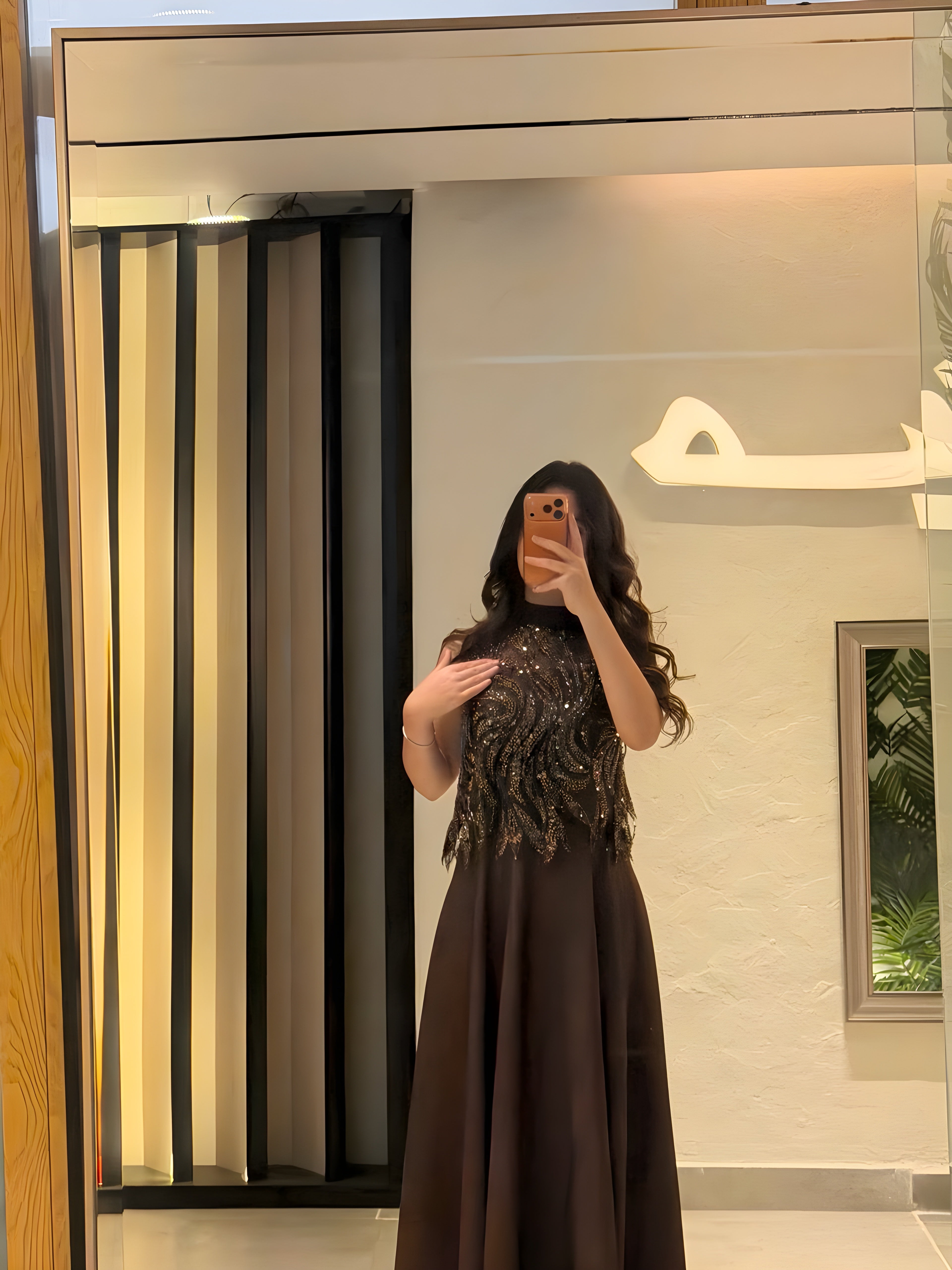 فستان “سكونُ المها الذهبي”