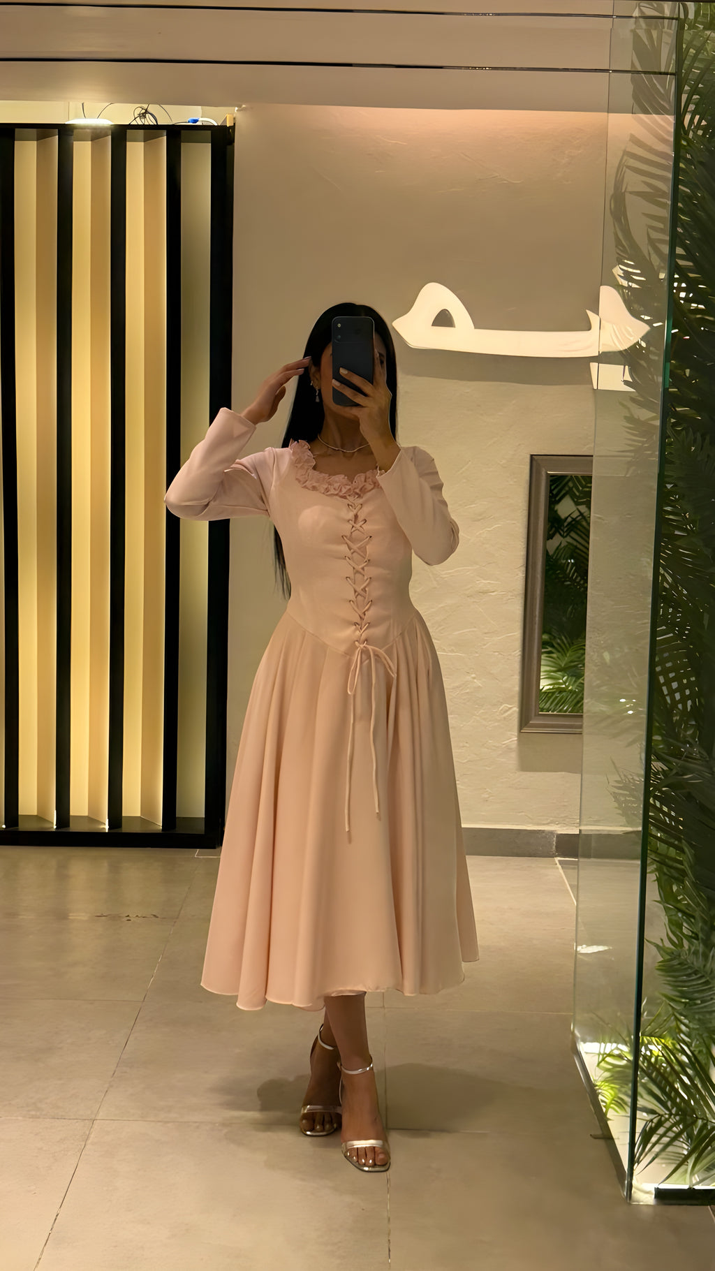 فستان الورد المكنون