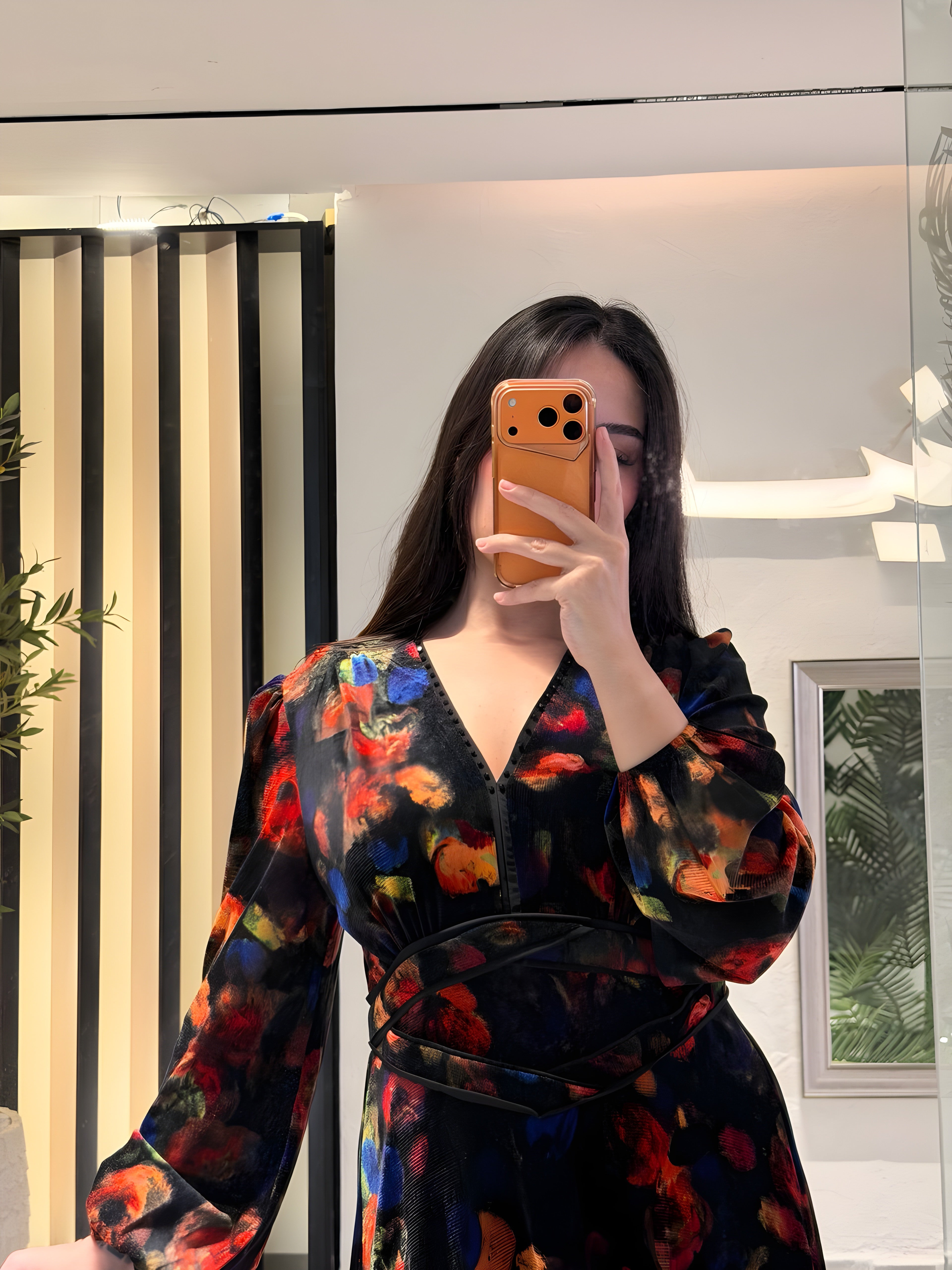 فستان شيفون أسود بنقشة ورود