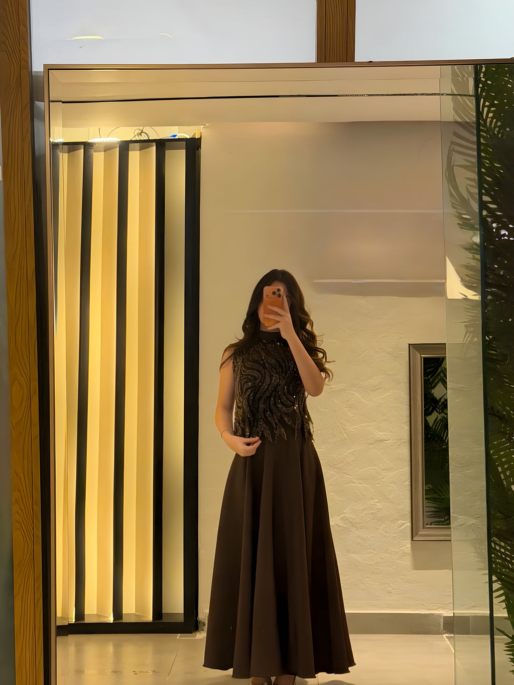فستان “سكونُ المها الذهبي”