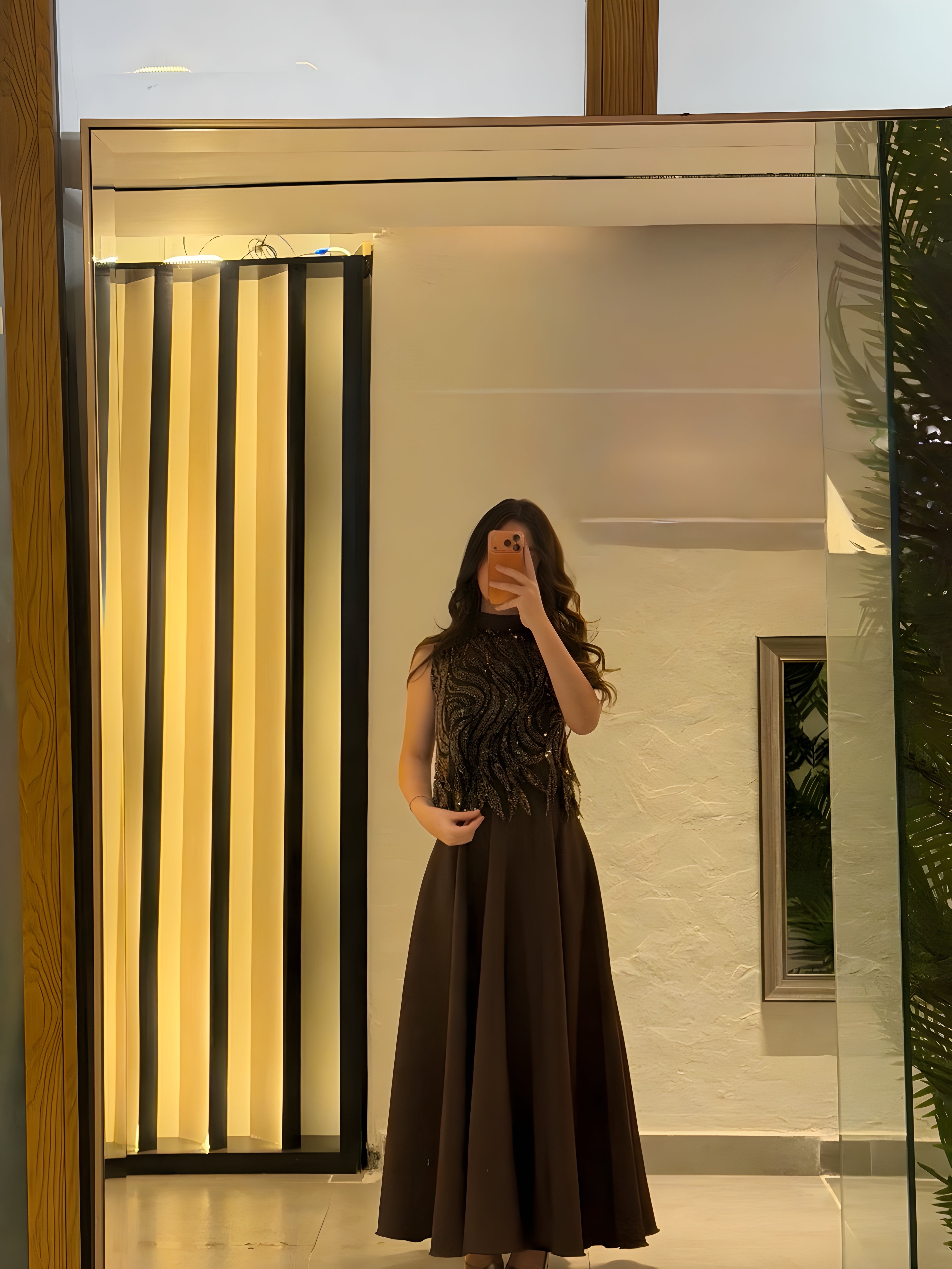 فستان “سكونُ المها الذهبي”