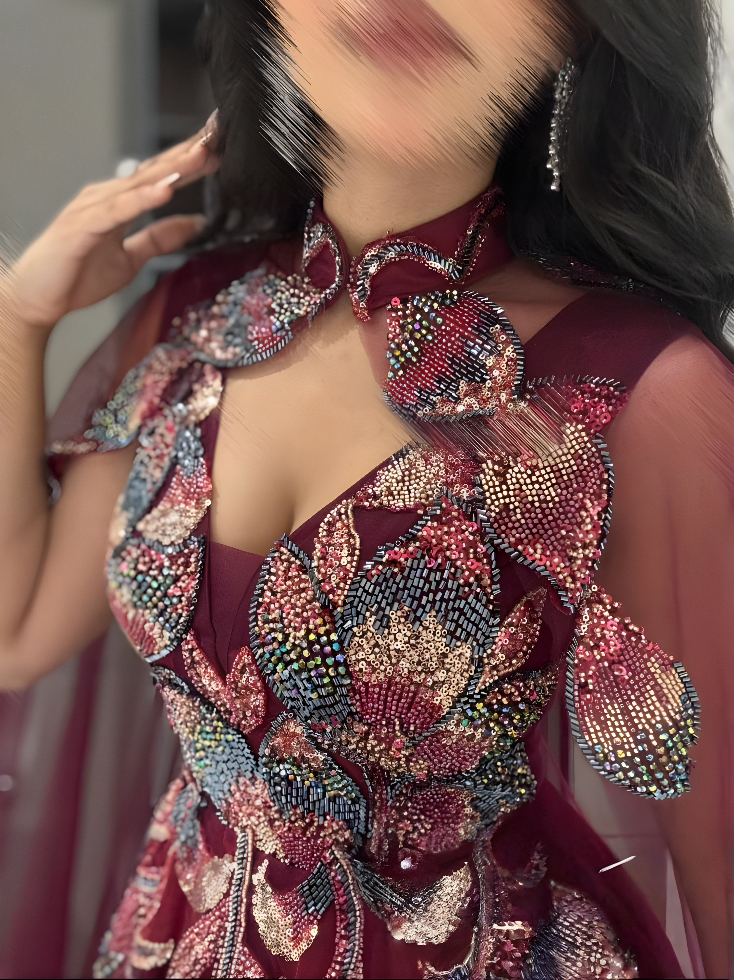 فستان تول عنّابي مطرّز
